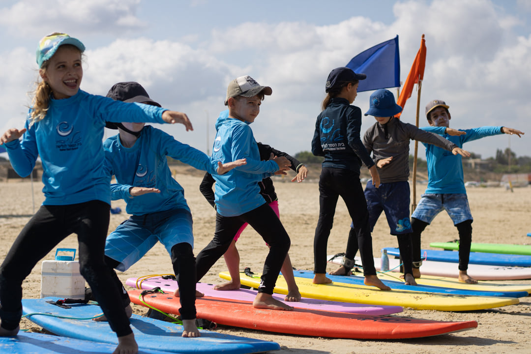קייטנות גלישה לילדים ולנוער בעמק חפר
